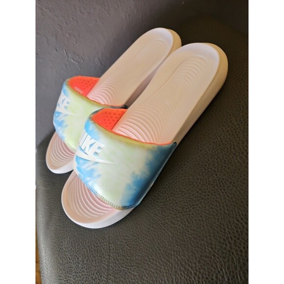 WOMEN'S NIKE *VICTORI ONE SLIDE PRINT* COLORS~/WHITE/BRIGHT MANGO SIZE 11 - Picture 4 of 10